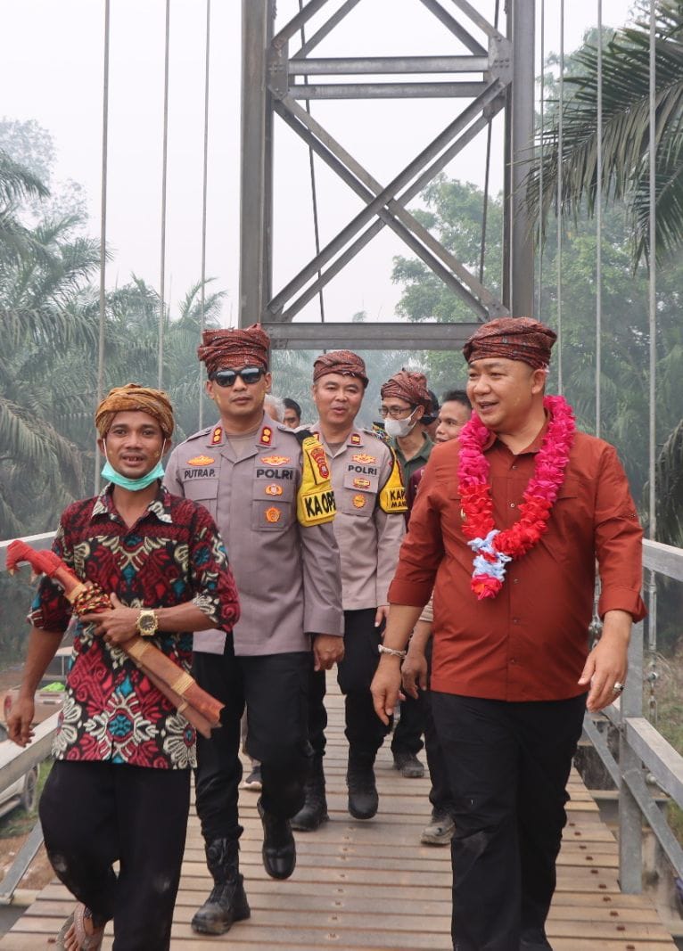 Jembatan Baru, Harapan Baru Warga Lipat Gunting di Pedalaman Ketapang