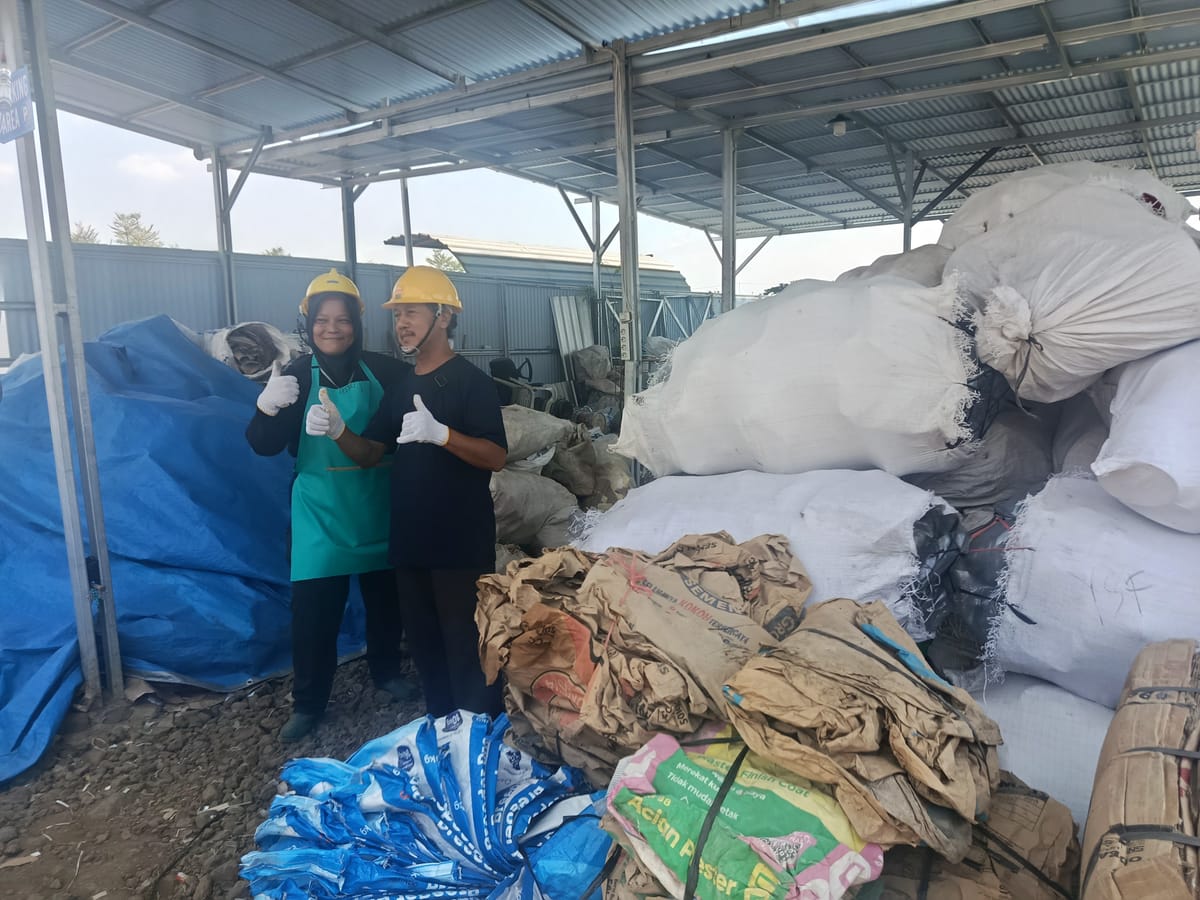 Zulkifli Hasan Apresiasi Pengolahan Sampah Jadi Keramik dan Genteng di Banyumas