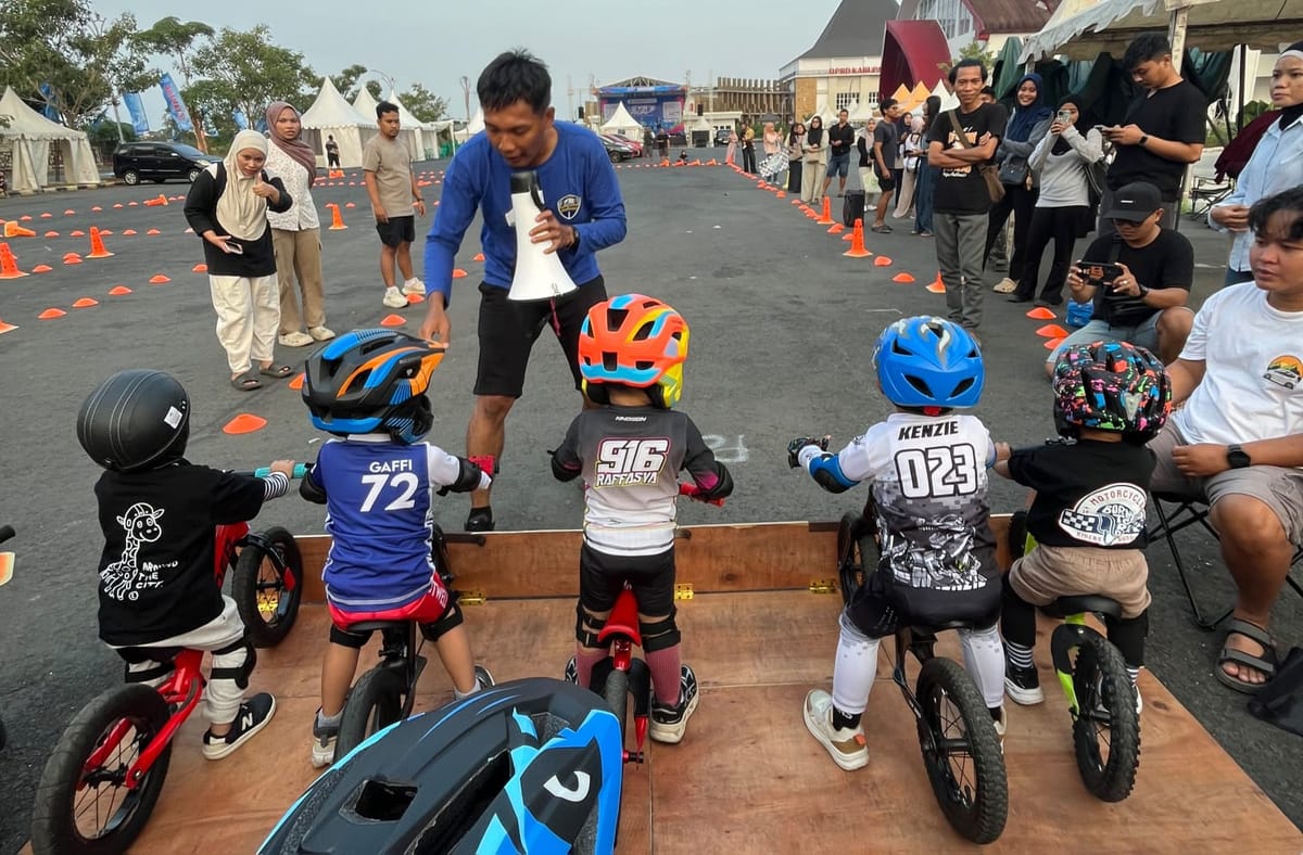 25 Rider Adu Keterampilan, Satria Pushbike Purwokerto Gelar Latihan Bersama di Menara Teratai