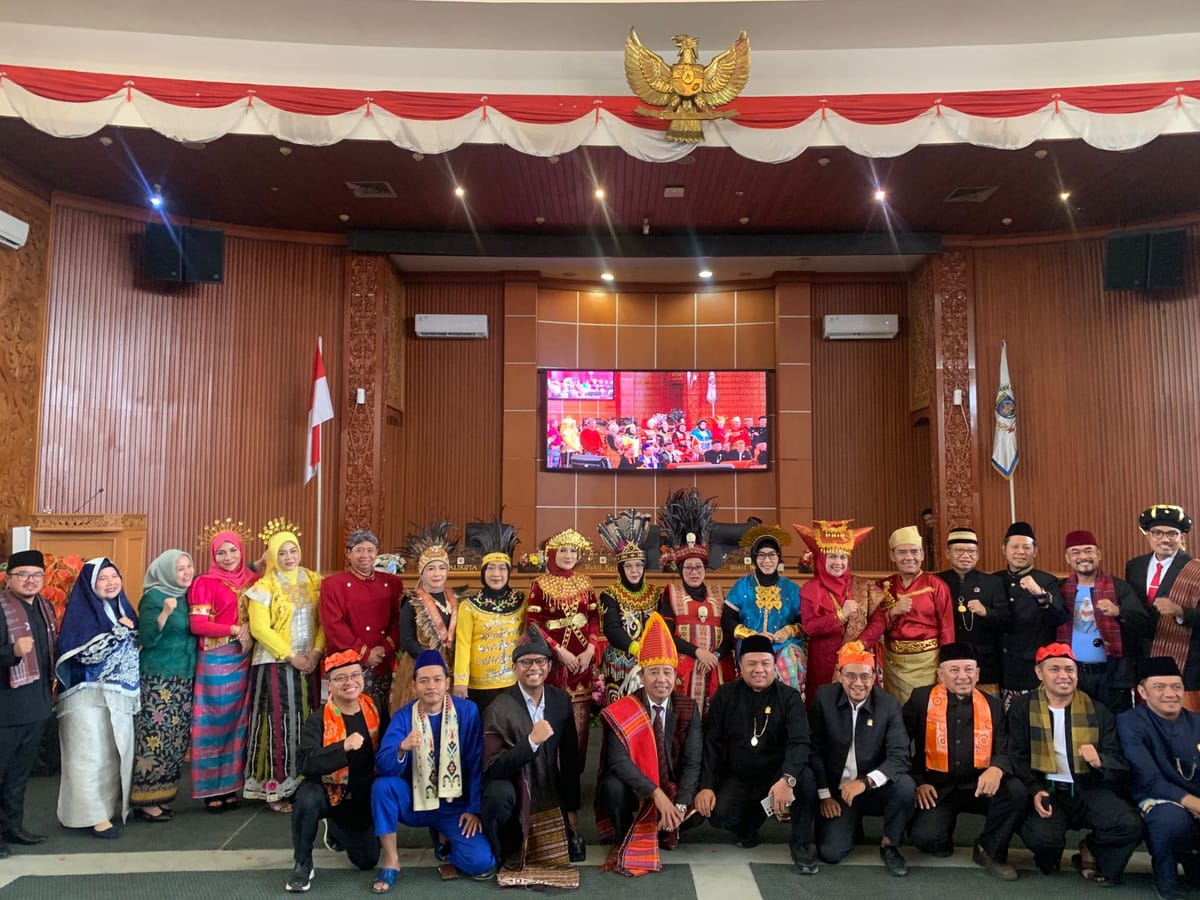 Bukan Sekadar Busana Adat, “Keragaman Nusantara” Jadi Pesan Persatuan di HUT ke-27 DPRD Depok