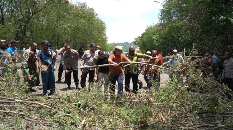 Palang Dibuka Arus Lalu Lintas Jalan Ring Road Jayapura Kembali Normal