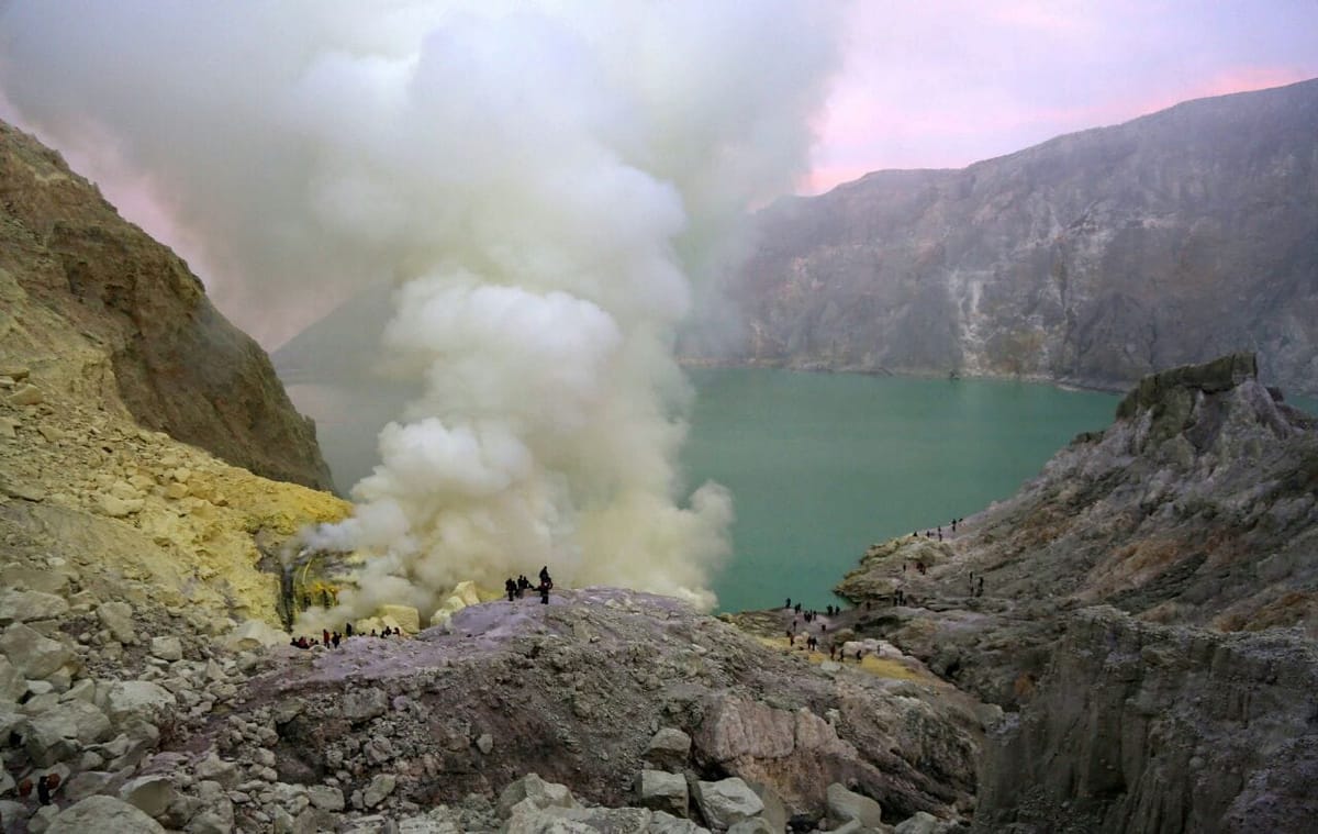 Wisata Kawah Ijen Dibuka Kembali Mulai 28 September 2026