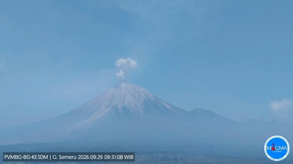 Gunung Semeru Kembali Terbatuk, Status Tetap di Level Siaga