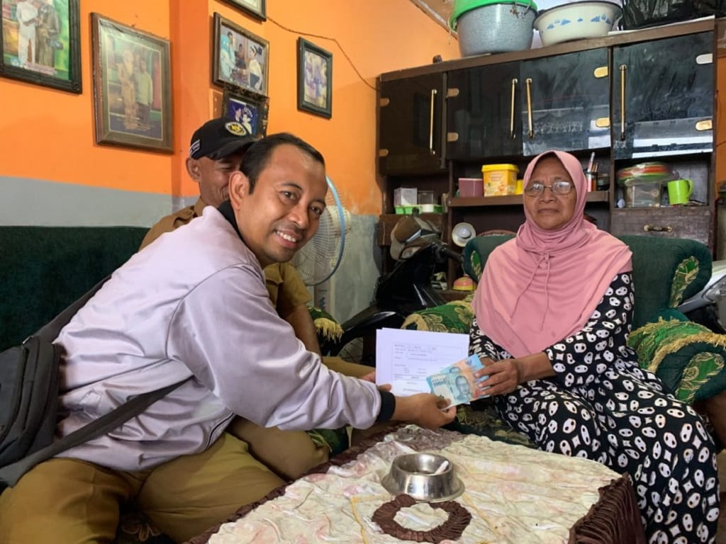 Lumajang Beri Santunan Kematian untuk Warga Kurang Mampu