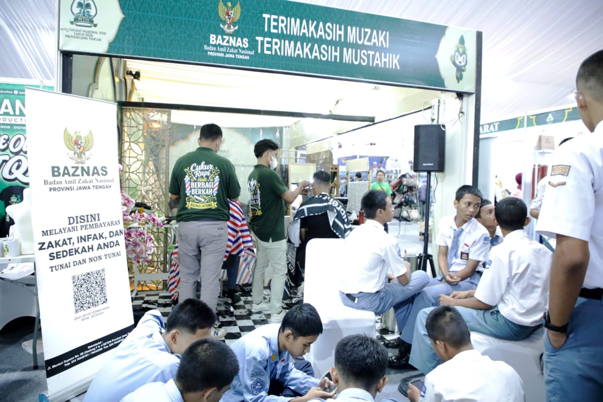 Kafilah MTQ Nasional hingga Pelajar Ramai-Ramai Manfaatkan Layanan Cukur Gratis