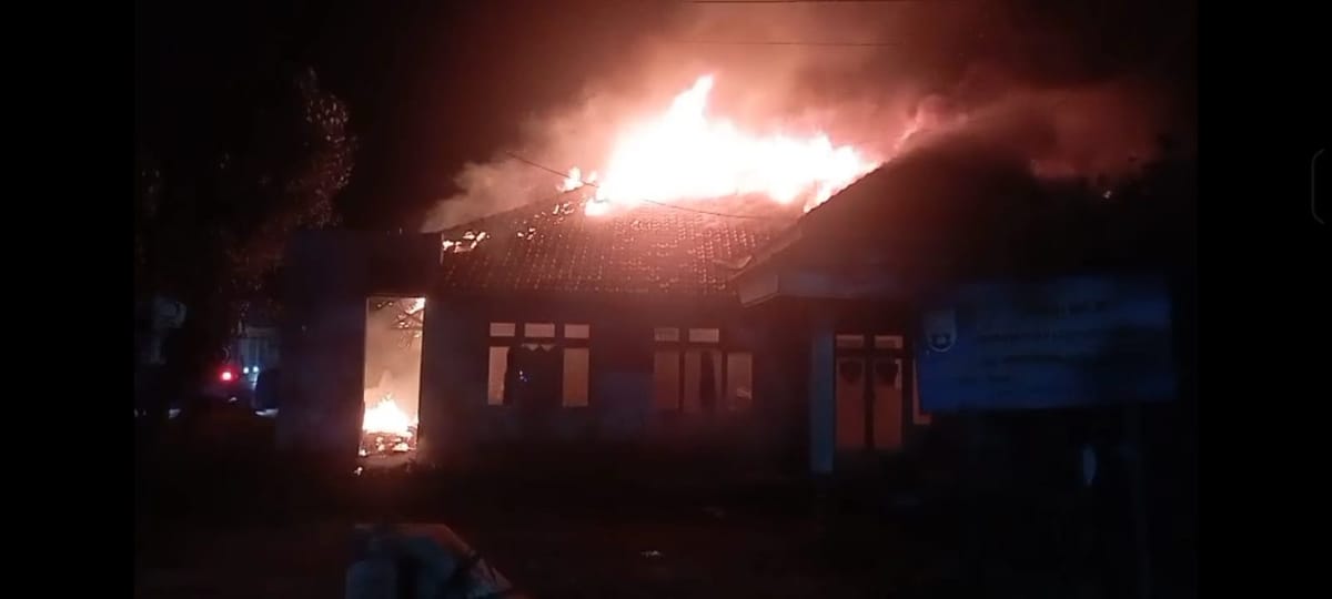 Eks Puskesmas Sluke Rembang Terbakar, Diduga Akibat Korsleting Listrik