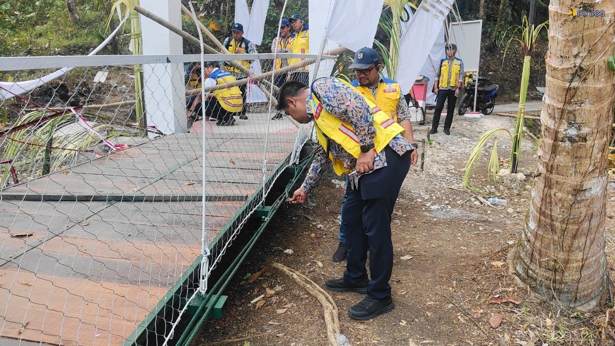Tim Teknis Diturunkan ke Jembatan Gantung Pongpet Pangandaran
