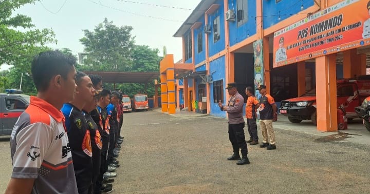 Polres Tabalong Bersama BPBD Salurkan Air Bersih kepada Warga Terdampak Kekeringan