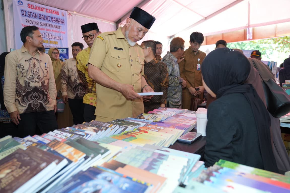 Gubernur Mahyeldi Tekankan Literasi Tak Sekadar Membaca, Generasi Muda Harus Jadi Pencipta Karya