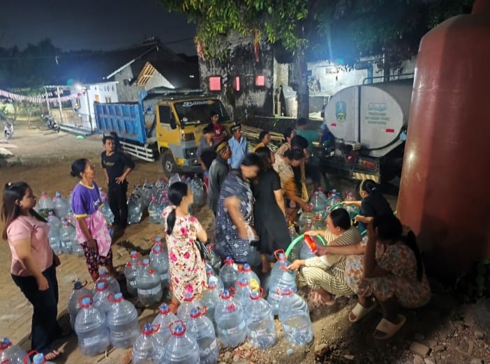 Kekeringan Belum Berakhir, BPBD Jember Kembali Kirim 5.000 Liter Air untuk Warga Tegal Gede
