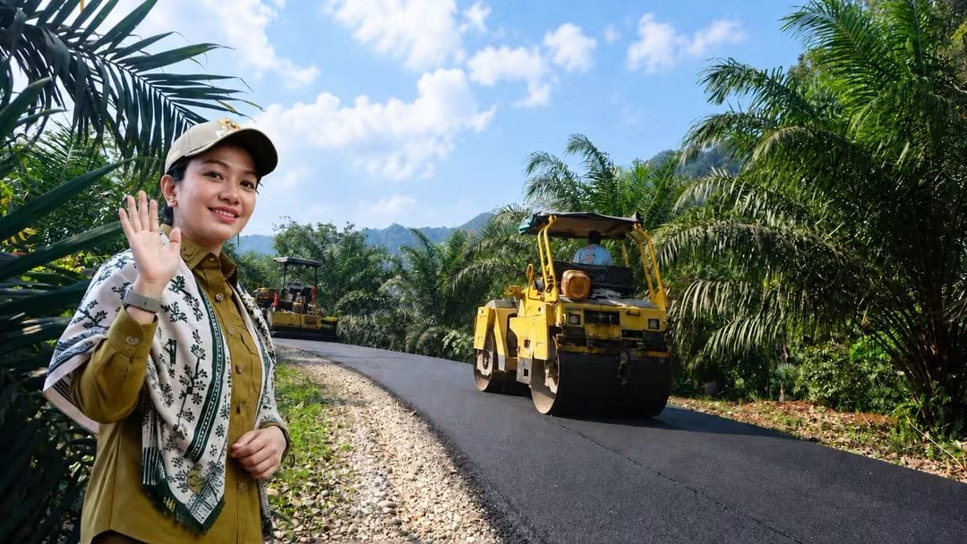 Pemkab Dharmasraya Mulai Pengaspalan Jalan Pulau Punjung-Lubuk Bulang, Perkuat Akses Jalan Alternatif Menuju Timpeh
