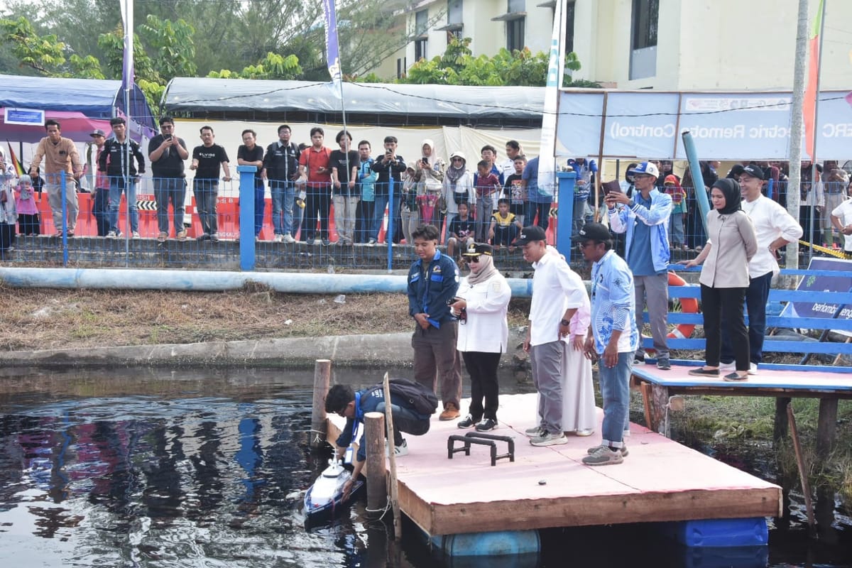 Bupati Bengkalis Berikan Semangat Langsung Atas Penampilan Tim Tuan Rumah Polbeng di Ajang KKI 2026