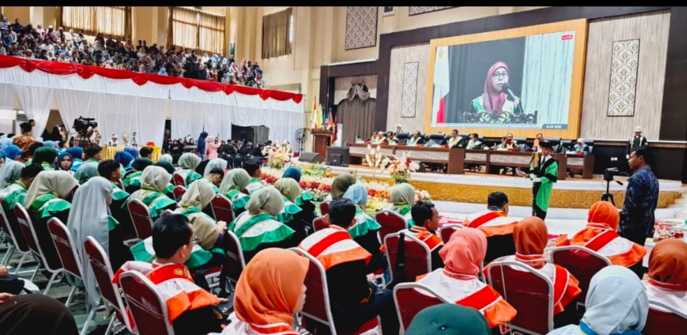Wisuda Angkatan XIII UIN Sjech M. Djamil Djambek Bukittinggi, Rektor Tekankan Sarjana Berdampak