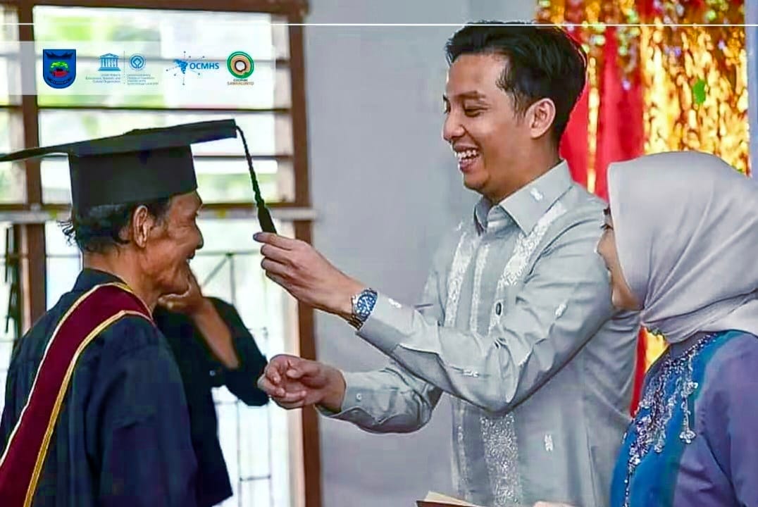 Wali Kota Sawahlunto Wisuda 30 Lansia Sekolah Lasegar Kubang Sirakuk Selatan