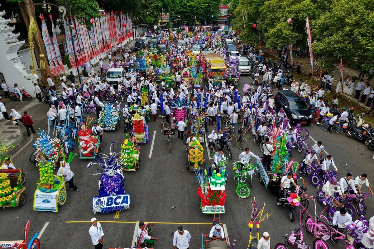 Pawai Endhog-Endhogan Mengarak Ribuan Telur, Peringati Maulid Nabi di Banyuwangi