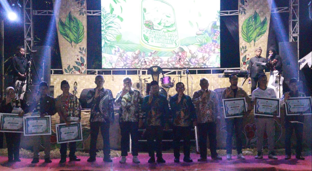 Wabup Bondowoso Menutup Festival Kopi dan Tembakau, Wadah Ekspresi dan Kreasi Masyarakat