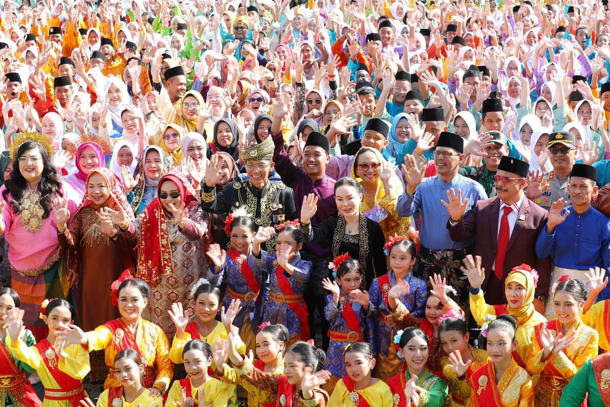 Masyarakat Kota Batam Selama Jam Kerja akan Gunakan Baju Kurung Melayu