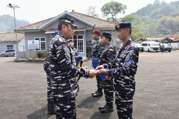 Dankodaeral III Beri Penghargaan Kepada Prajurit Berprestasi