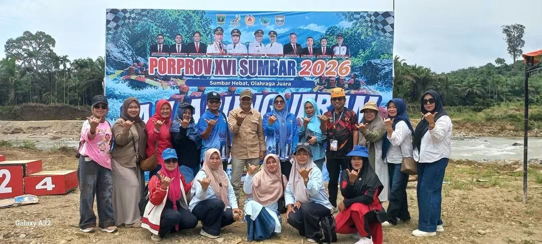 Disaksikan Ketua TP PKK Pasbar, Sijunjung Sabet Dua Medali Emas Cabor Arung Jeram Porprov XVI