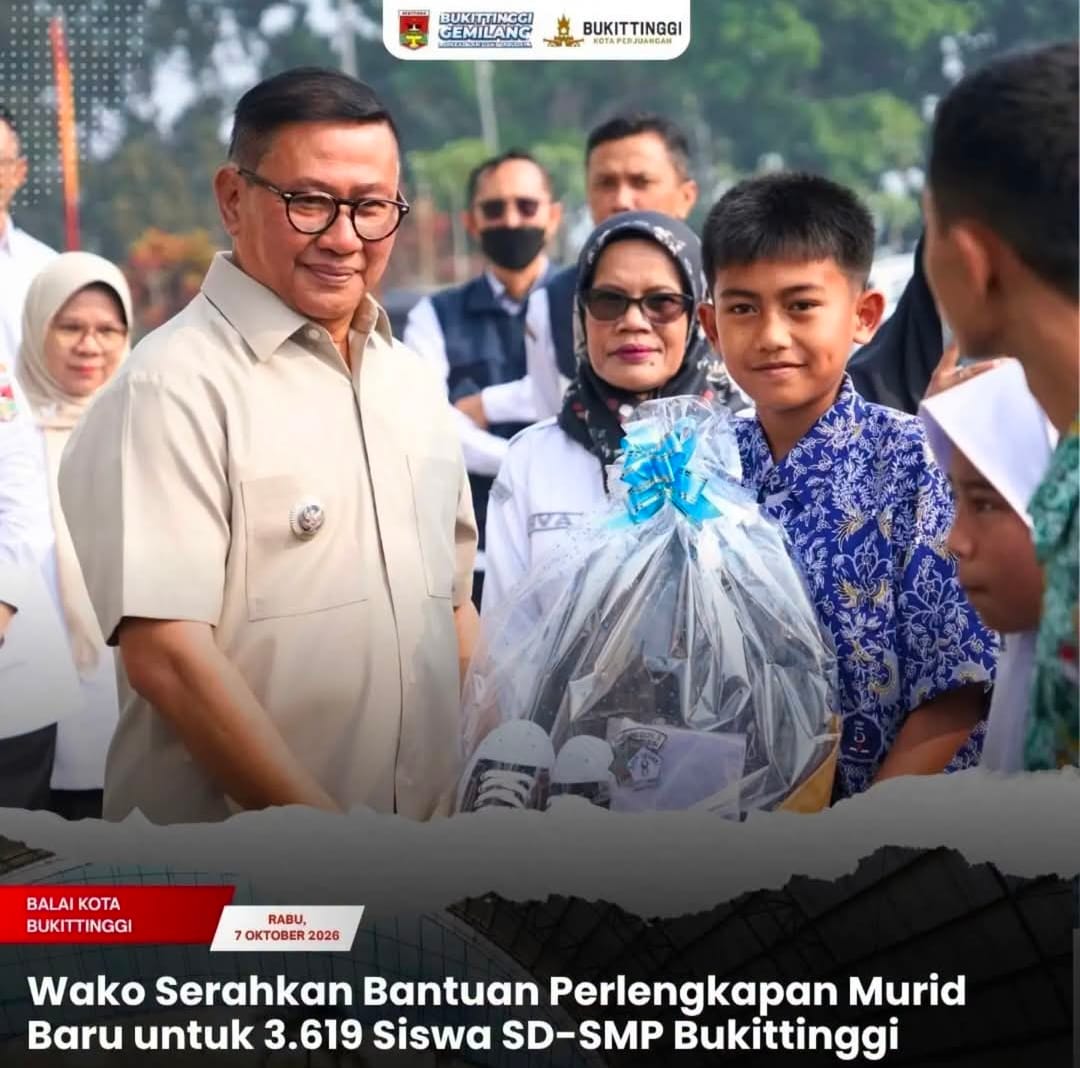 Wako Bukittinggi Serahkan Bantuan Perlengkapan Murid Baru untuk 3.619 Siswa SD dan SMP
