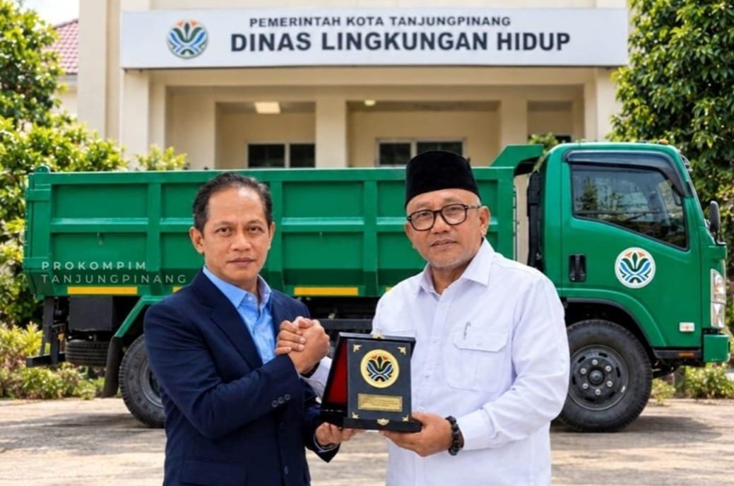 BPLH Berikan bantuan Armada Dump Truk kepada Pemko Tanjungpinang