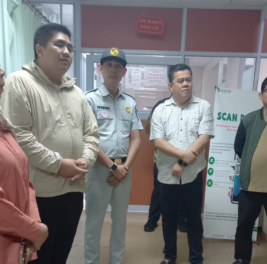 Bus Operasional Pemkab Bintan Terbalik Usai Tabrakan, 24 Orang Dilarikan ke Rumah Sakit