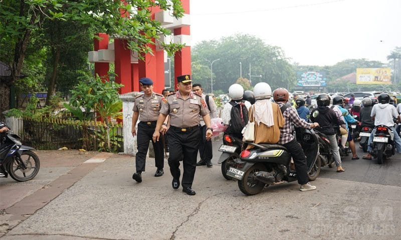 Bukan Sekadar Mengatur Kendaraan, Kapolda Kalbar Pastikan Pelayanan Polisi Dirasakan Warga