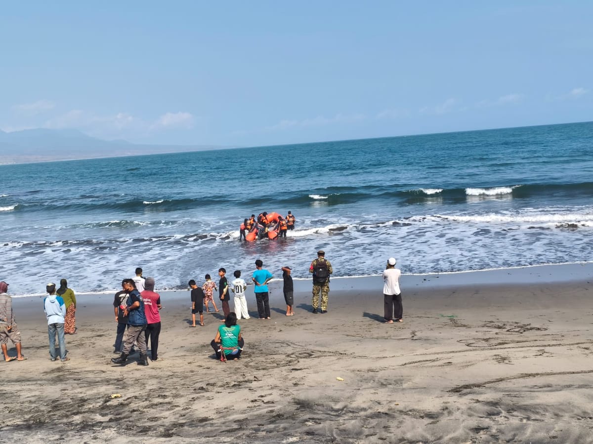 Tim SAR Lanjutkan Pencarian 3 Wisatawan Terbawa Arus di Pantai Batu Pampang, Sumbawa