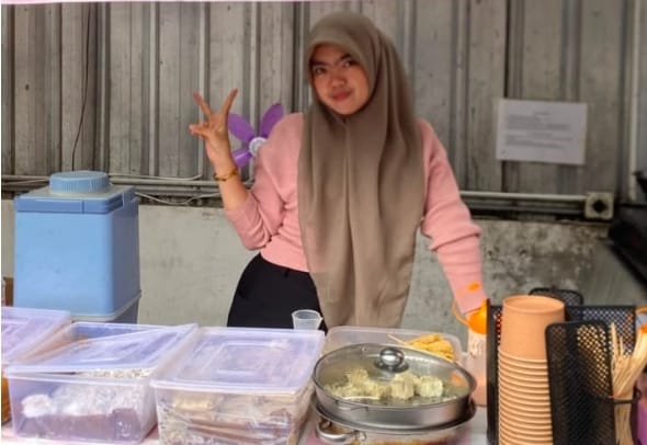 Sukses Gadis Pelaku UMKM Cireng, Cimol dan Dimsum