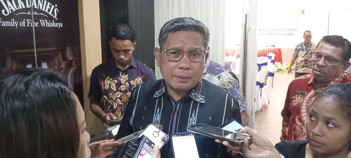 Cegah Lonjakan ISPA Walikota Ambon Ajak Warga Disiplin Pakai Masker