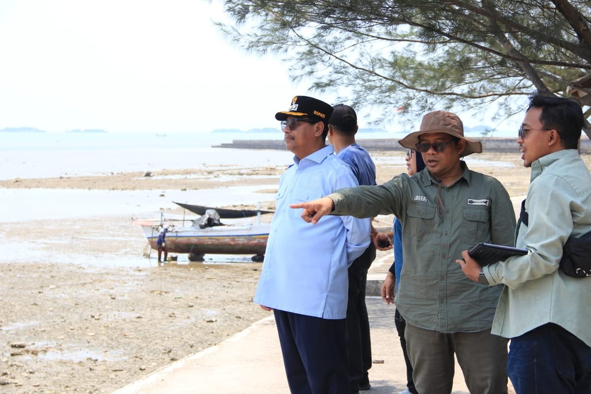 Bupati Rembang Tinjau Rest Area Pantai Binangun
