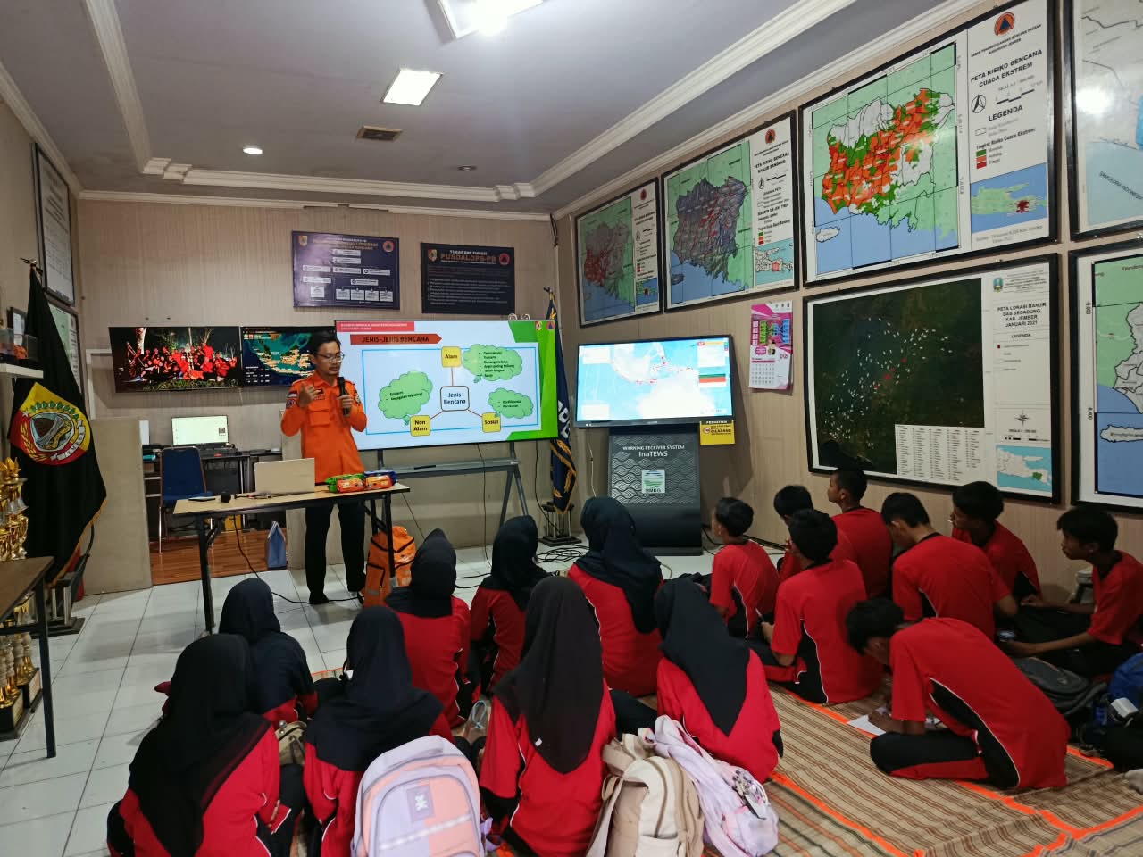 BPBD Jember Kenalkan Mitigasi Bencana kepada Siswa SMP Moch Sroedji Lewat Outing Class