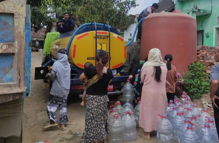 BPBD Jember Salurkan 5.000 Liter Air kepada Warga Terdampak Kemarau