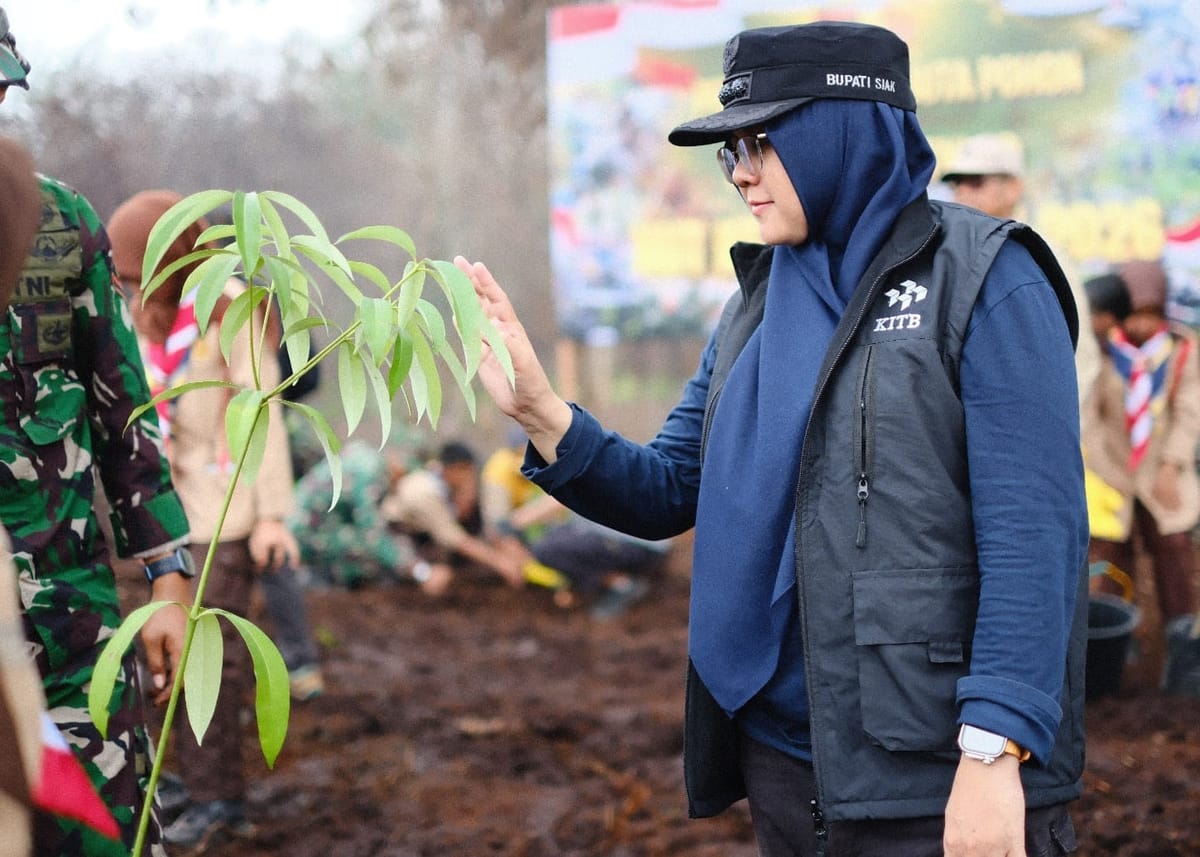 Bupati Afni Tanam Pohon di Lahan Bekas Karhutla, Upaya Penghijaun dan Menghindari Alih Fungsi Hutan