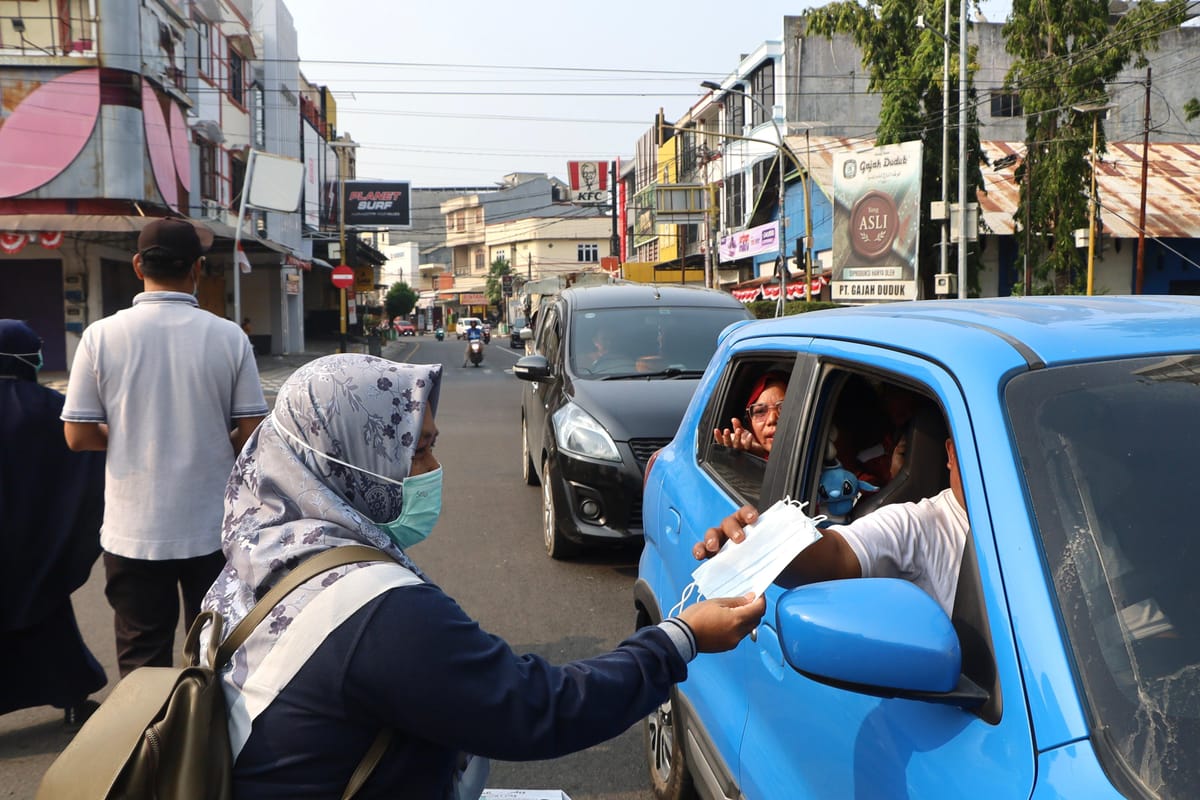 Kabut Asap selimuti Parepare,Dinas Kesehatan bagikan masker