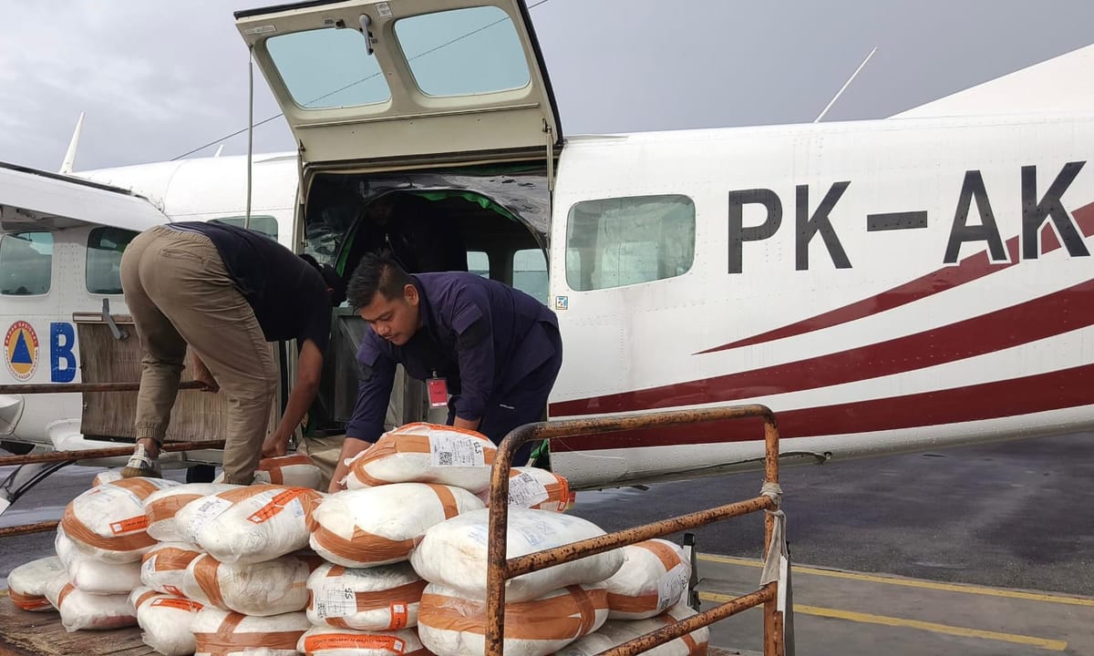 Rampung Pancing Hujan, OMC Semai 80 Ton Garam di Langit Riau