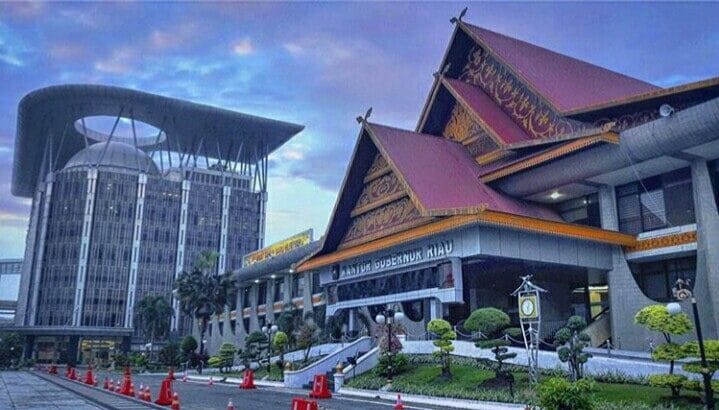 Pemprov Riau Cairkan Bansos Pendidikan Rp6,7 Miliar Untuk 1.138 Mahasiswa