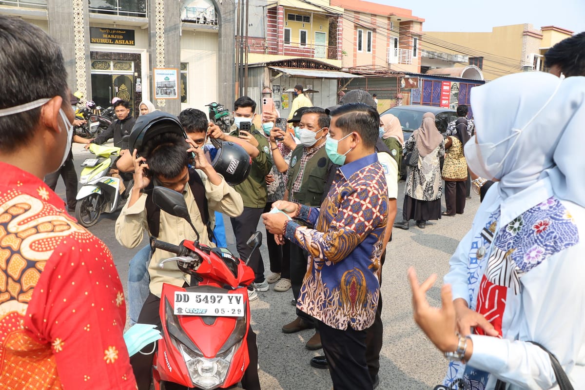 Cegah Gangguan Pernapasan, Pemkot Parepare Gencarkan Pembagian Masker