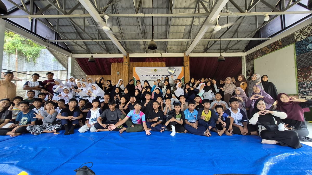 Peserta LKDS SMP-IT  An Nahl Tapos Depok,Tutup Latihan Dengan Berenang Bersama Di Wahana Air Zidan