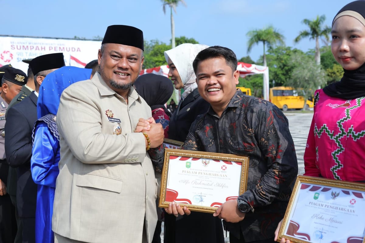 Teliti Jejak Kerajaan Siak, Pemuda Asal Mempura Raih Penghargaan Dari Pemkab Siak