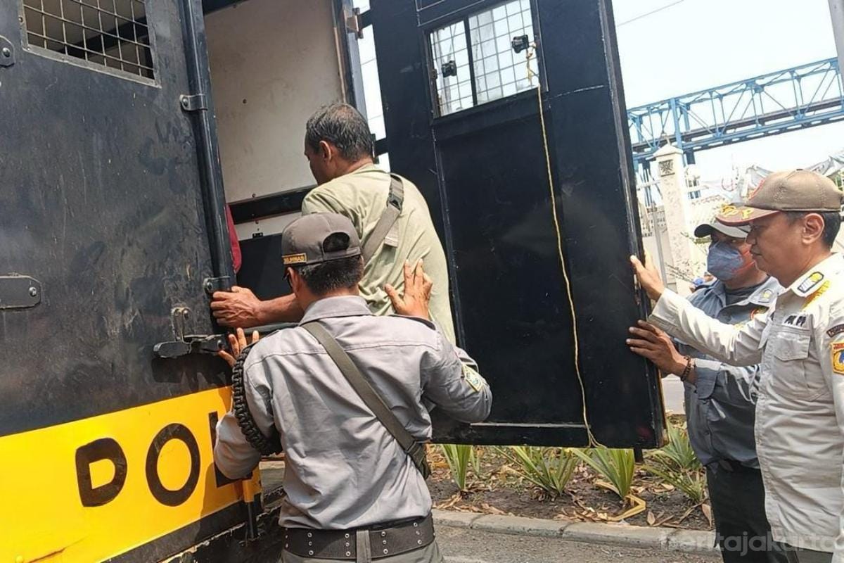 Dari Jalanan Penjaringan dan Pluit, 12 PPKS Dibawa ke Panti Sosial untuk Mendapatkan Pembinaan