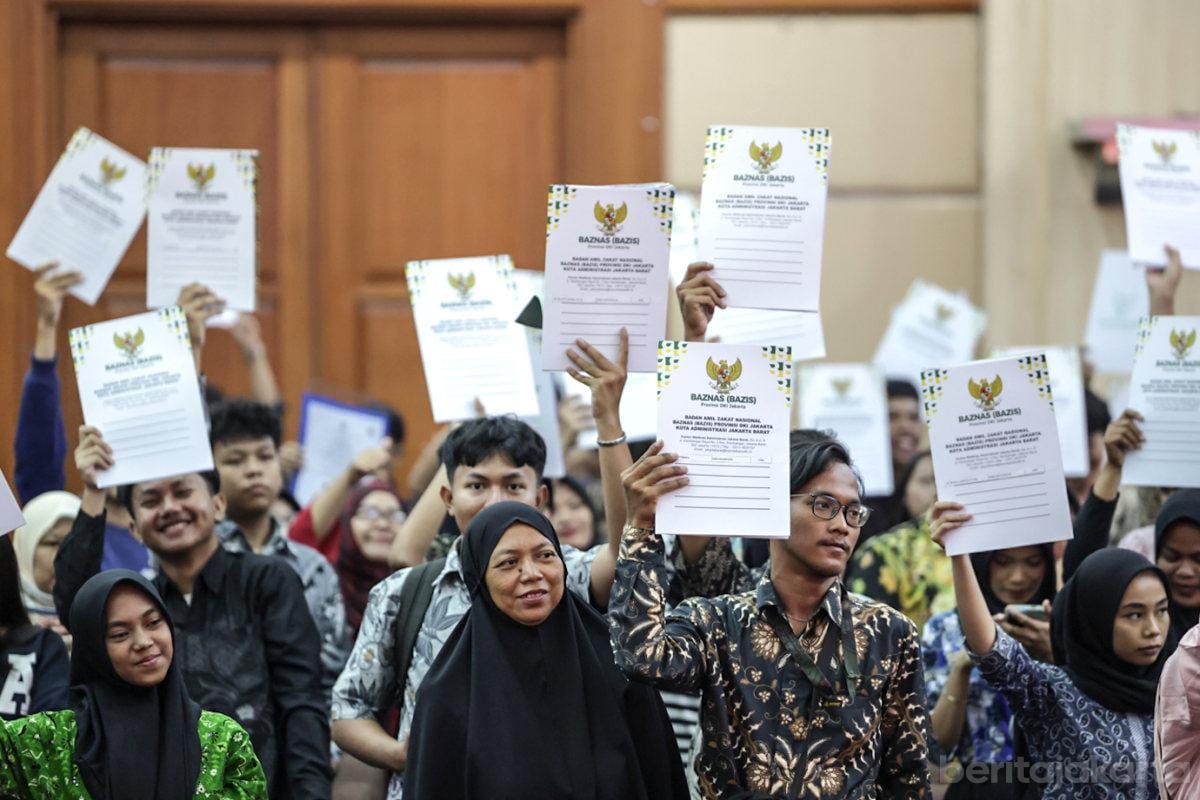 442 Warga Jakarta Barat Terima Manfaat Program Tebus Ijazah