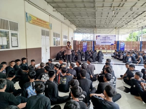 Police Goes to School, Srikandi Polsek Kalirejo Sasar SMK Muhammadiyah 2 Kalirejo