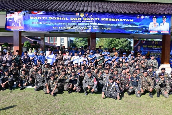 Hari Bakti TNI AU ke-78: Lanud Abd Saleh Bagikan Sembako, Kacamata, dan Buku di Blitar