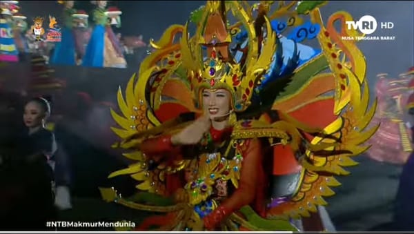 Pergelaran Budaya Warnai Opening Ceremony FORNAS 8 NTB 2025.