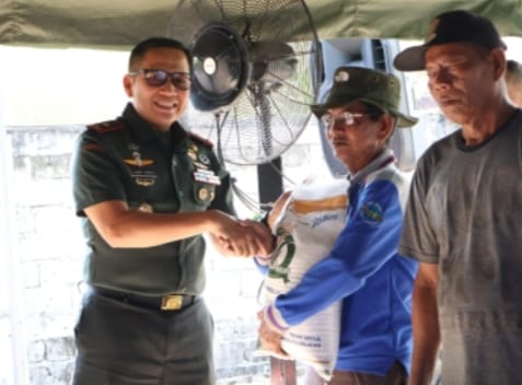 ‎Sinergi TNI dan Bulog Wujudkan Ketahanan Pangan - Danrem 101/Antasari Hadiri Penyerahan Bantuan dan Gerakan Pangan Murah di Banjarmasin