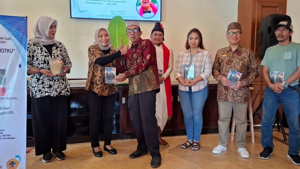 Guru-Guru Sidoarjo Luncurkan Buku Puisi & Pantun “Gemilang Patriotku” Sambut HUT RI ke-80