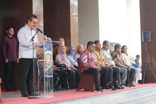 Lepas Bantuan Beras Untuk 119.990 KK. Gubernur Maluku berharap Tepat Sasaran.