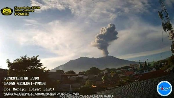 Gunung Marapi Kembali Erupsi, Abu Vulkanik Capai 1,6 Kilo Meter