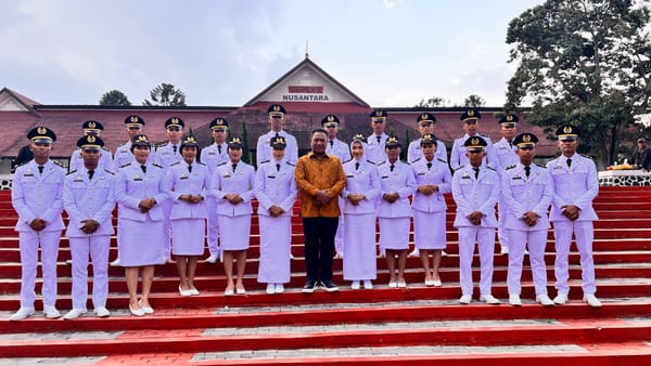 Pamong Praja Muda Maluku bersama Wagub.Dok foto Diskominfo.
